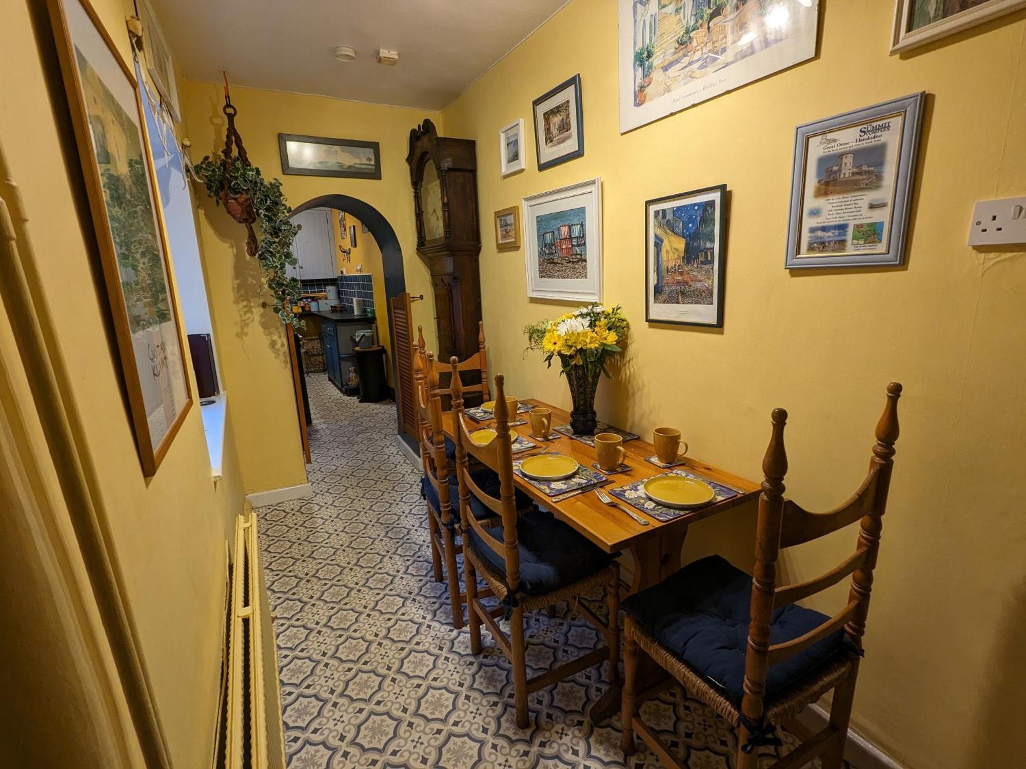 Fantastic Sea Views At Century'S Old Alma'S Cottage - Sleeps Up To 8 Guests Penmaen-mawr Exterior foto