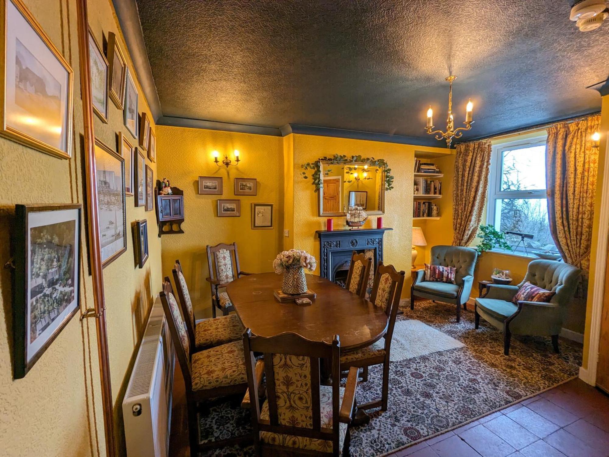 Fantastic Sea Views At Century'S Old Alma'S Cottage - Sleeps Up To 8 Guests Penmaen-mawr Exterior foto